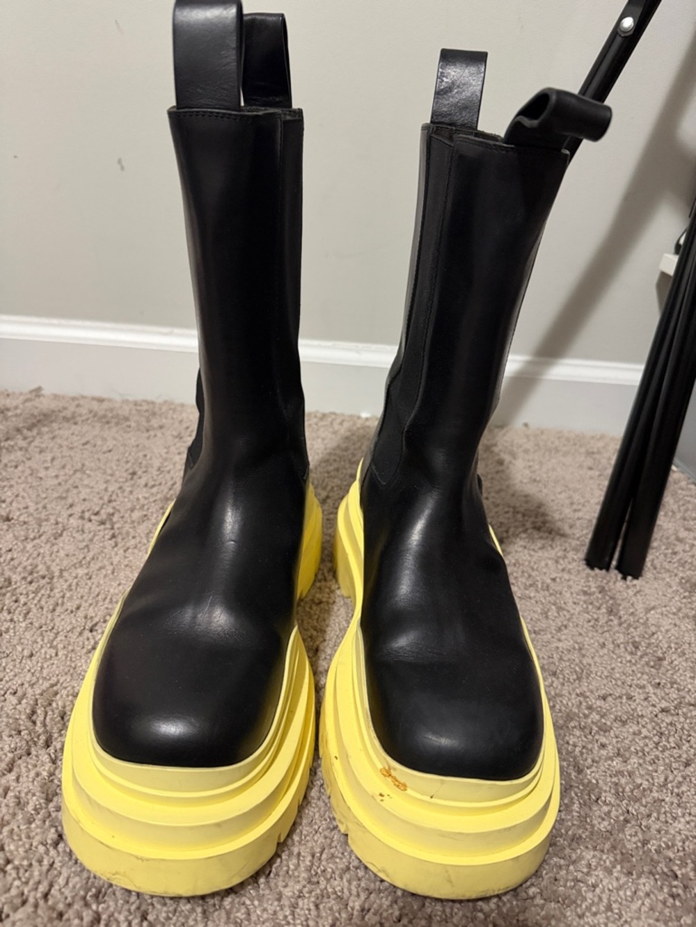 Bottega Veneta
Tire leather chelsea boots
